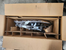 Laden Sie das Bild in den Galerie-Viewer, Frontscheinwerfer Toyota Corolla 8115016840 Links Scheinwerfer Headlight SCH3445042790st