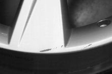 Load image into Gallery viewer, 1x Alufelge 17 Zoll 7.0&quot; 5x100 46ET Glanz Silber 6V0601025 Skoda Rim Wheel