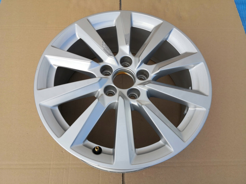 1x Alufelge 16 Zoll 6.5" 5x100 40ET Glanz Silber 82A601025C Audi A1 Rim Wheel