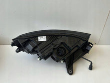 Laden Sie das Bild in den Galerie-Viewer, Frontscheinwerfer Skoda Enyaq 5LB941015A Full LED Links Scheinwerfer Headlight