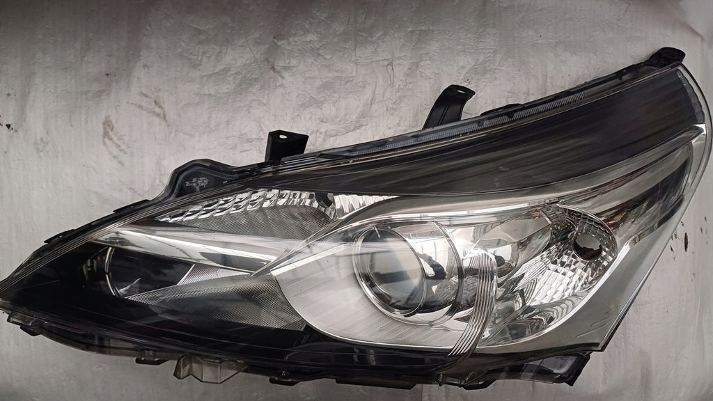 Frontscheinwerfer Toyota Verso 81150-0F160 Links Scheinwerfer Headlight SCH2488584943hz