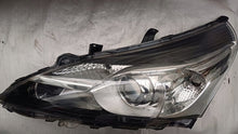 Laden Sie das Bild in den Galerie-Viewer, Frontscheinwerfer Toyota Verso 81150-0F160 Links Scheinwerfer Headlight SCH2488584943hz