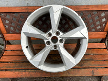 Load image into Gallery viewer, 1x Alufelge 19 Zoll 7.0&quot; 5x112 43ET Glanz Silber 83A601025N Audi Q3 Rim Wheel