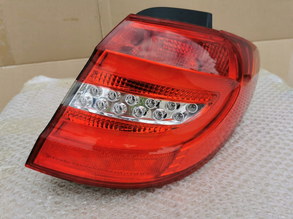 Rückleuchte Mercedes-Benz W246 A2468200664 Rechts Rearlight