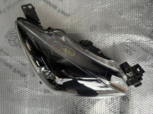 Laden Sie das Bild in den Galerie-Viewer, Frontscheinwerfer Mazda III D43N-51030 LED Rechts Scheinwerfer Headlight SCH1386520791dp
