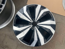 Laden Sie das Bild in den Galerie-Viewer, 1x Alufelge 17 Zoll 6.5&quot; 5x100 39ET Glanz Silber 2GM601025E Mg T Cross T-Cross