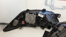 Laden Sie das Bild in den Galerie-Viewer, Frontscheinwerfer Iveco Daily IV 05802711799 Full LED Rechts oder Links SCH2620413805ls