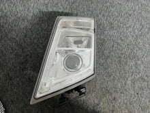 Laden Sie das Bild in den Galerie-Viewer, Frontscheinwerfer Volvo 1EL01047809 Links Scheinwerfer Headlight SCH6586295746wc