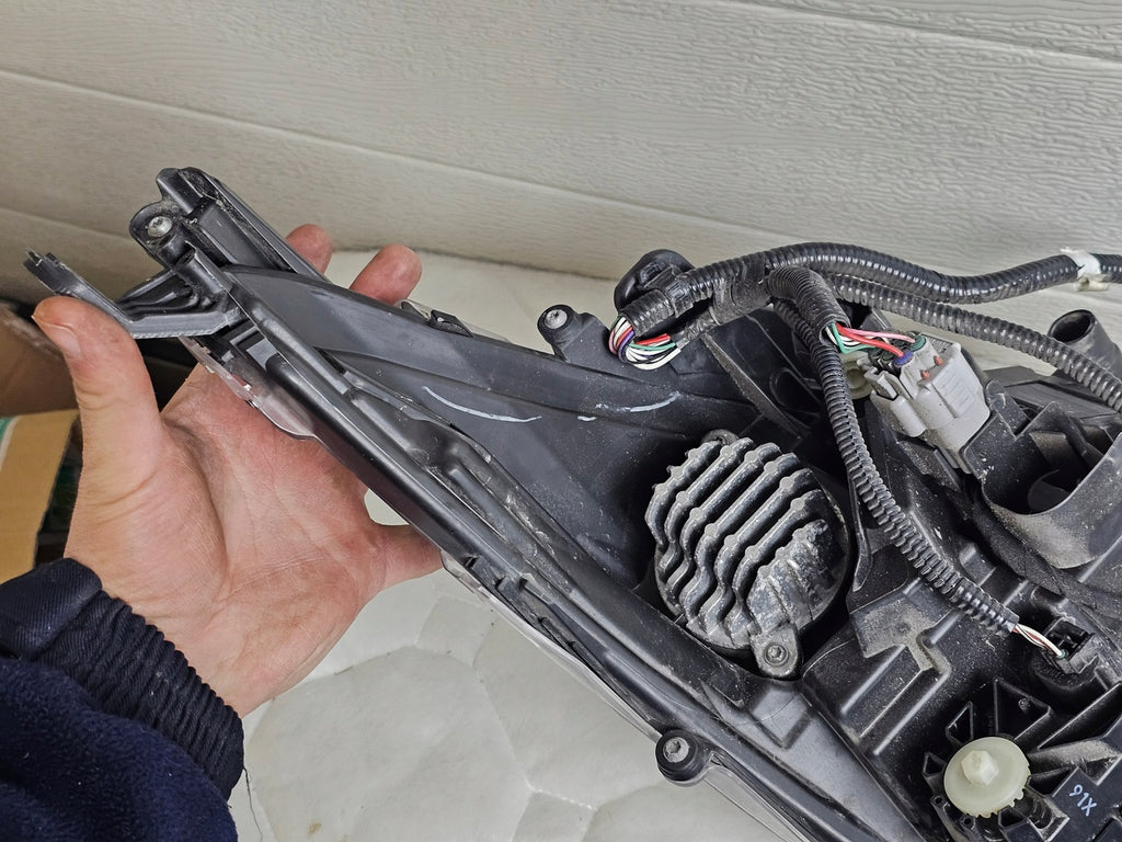 Frontscheinwerfer Toyota Corolla 81110-02S70 LED Ein Stück (Rechts oder Links)