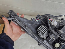 Laden Sie das Bild in den Galerie-Viewer, Frontscheinwerfer Toyota Corolla 81110-02S70 LED Ein Stück (Rechts oder Links)
