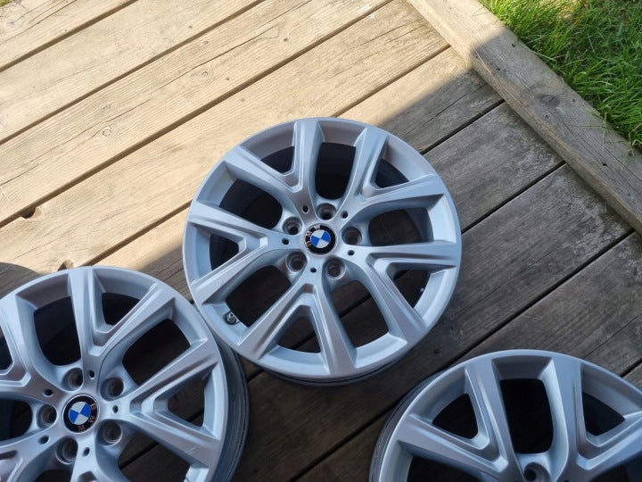 4x Alufelge 17 Zoll 6.5" 5x112 39ET 6856076 BMW X1 F48 Rim Wheel FEL8710904670uq