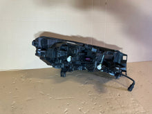 Laden Sie das Bild in den Galerie-Viewer, Frontscheinwerfer Skoda Enyaq 5LB941015A Full LED Links Scheinwerfer Headlight