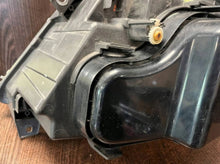 Load image into Gallery viewer, Frontscheinwerfer Mercedes-Benz Sprinter 24738200 Rechts Scheinwerfer Headlight SCH6757312974hr