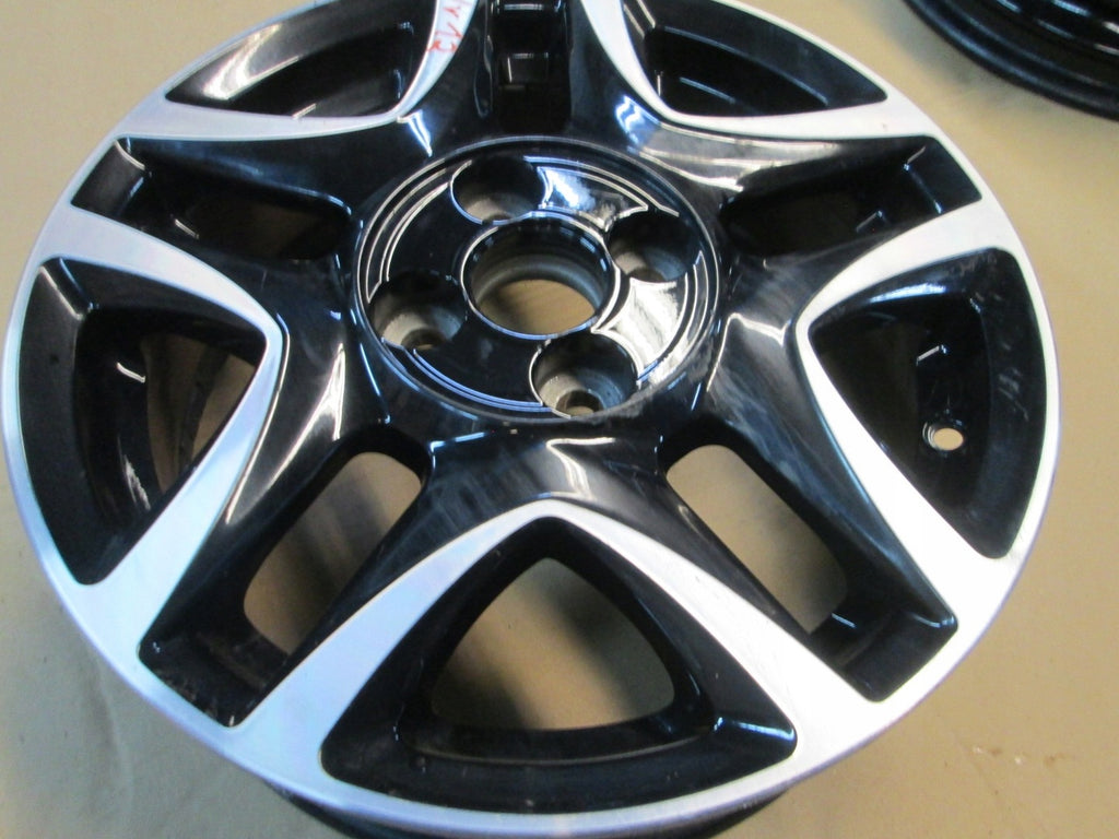 1x Alufelge 15 Zoll 5.0" 4x100 39ET 6577887665 Toyota Aygo Rim Wheel