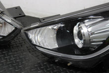 Laden Sie das Bild in den Galerie-Viewer, Frontscheinwerfer Kia Niro 92101-G5 Xenon Ein Stück (Rechts oder Links)