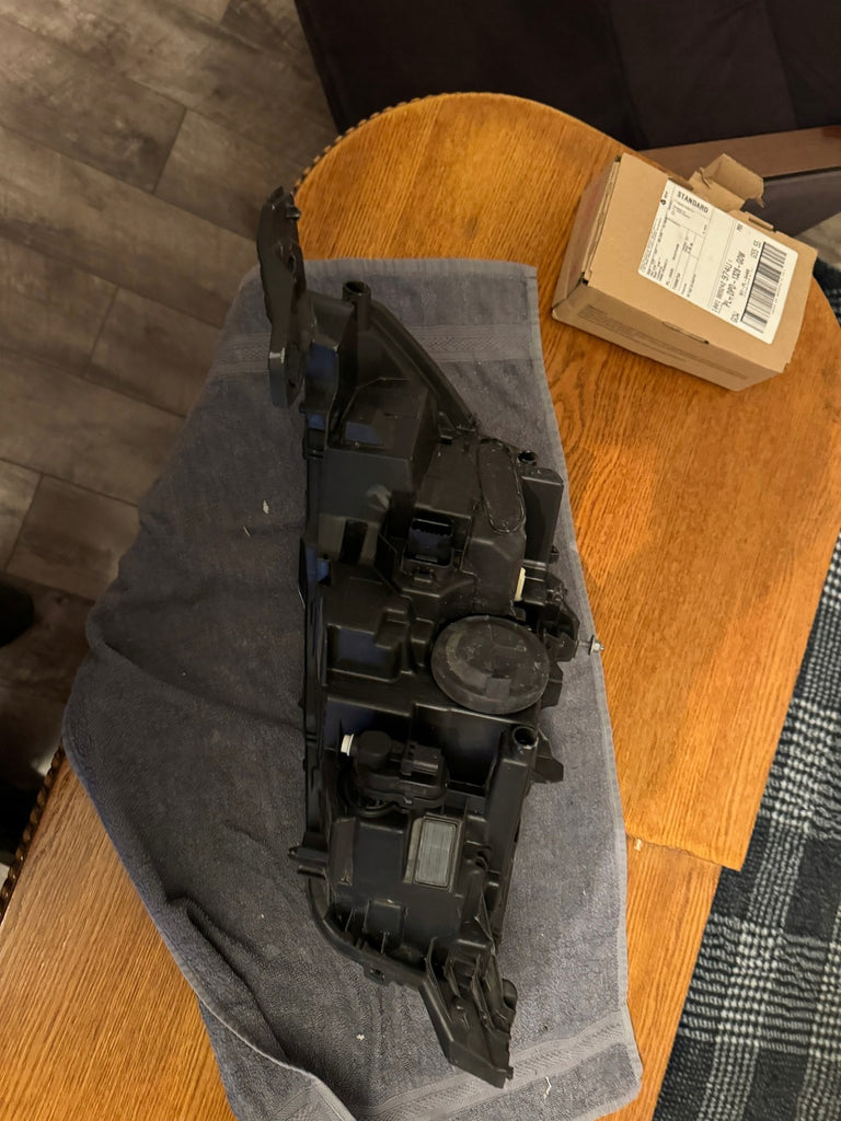 Frontscheinwerfer Peugeot 2008 208 II 9833036180 90200108 Rechts Headlight