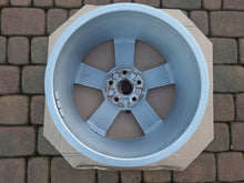 Laden Sie das Bild in den Galerie-Viewer, 1x Alufelge 17 Zoll 7.0" 5x112 45ET Glanz Graphit 81A601025 Audi Q2 Mg Rim Wheel FEL8432447683vi