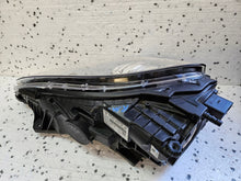 Laden Sie das Bild in den Galerie-Viewer, Frontscheinwerfer Porsche Macan 95b 95B941032CQ Xenon Rechts Headlight SCH1861975372km