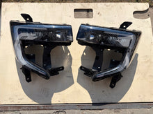 Laden Sie das Bild in den Galerie-Viewer, Frontscheinwerfer Renault Master I 260106174R 260609073R LED Rechts oder Links SCH7511666628jx