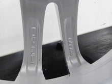 Laden Sie das Bild in den Galerie-Viewer, 1x Alufelge 18 Zoll 8.0" 5x120 30ET Glanz Silber BMW 1 Rim Wheel FEL5182501097hs