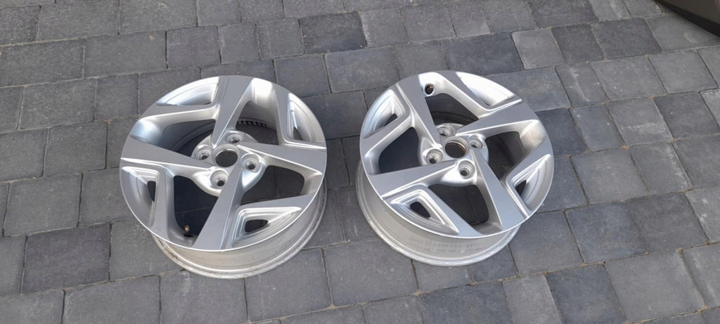 1x Alufelge 15 Zoll 6.0" 4x100 48ET Glanz Silber 52910-K7100 Hyundai Rim Wheel