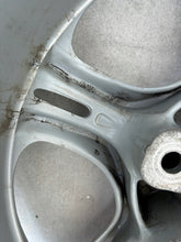 Laden Sie das Bild in den Galerie-Viewer, 1x Alufelge 16 Zoll 7.0&quot; 5x130 40ET 99636211400 Porsche Boxster Rim Wheel