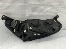 Laden Sie das Bild in den Galerie-Viewer, Frontscheinwerfer Ford Focus JX7B-13W030-AE Ein Stück (Rechts oder Links) SCH3693599438pe