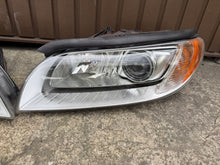 Load image into Gallery viewer, Frontscheinwerfer Volvo V70 I S80 31283920 31283919 Xenon Rechts Headlight SCH5269942255dr