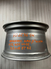 Load image into Gallery viewer, 1x Alufelge 18 Zoll 9.5" 5x112 52ET Glanz A2124014402 Mercedes-Benz Amg FEL6796941789an