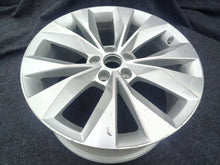 Laden Sie das Bild in den Galerie-Viewer, 1x Alufelge 18 Zoll 8.0&quot; 5x112 44ET 3V0601025R Skoda Superb Iii Rim Wheel