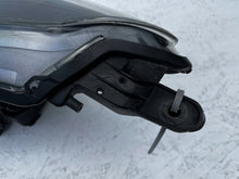 Load image into Gallery viewer, Frontscheinwerfer Toyota Yaris Rechts Scheinwerfer Headlight