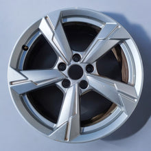 Load image into Gallery viewer, 1x Alufelge 18 Zoll 8.0&quot; 5x112 39ET Glanz Silber 4K0601025D Audi A6 C8 Rim Wheel