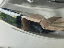 Load image into Gallery viewer, Frontscheinwerfer Skoda Rapid 5JB941015A Xenon Ein Stück (Rechts oder Links) SCH2356116043dz
