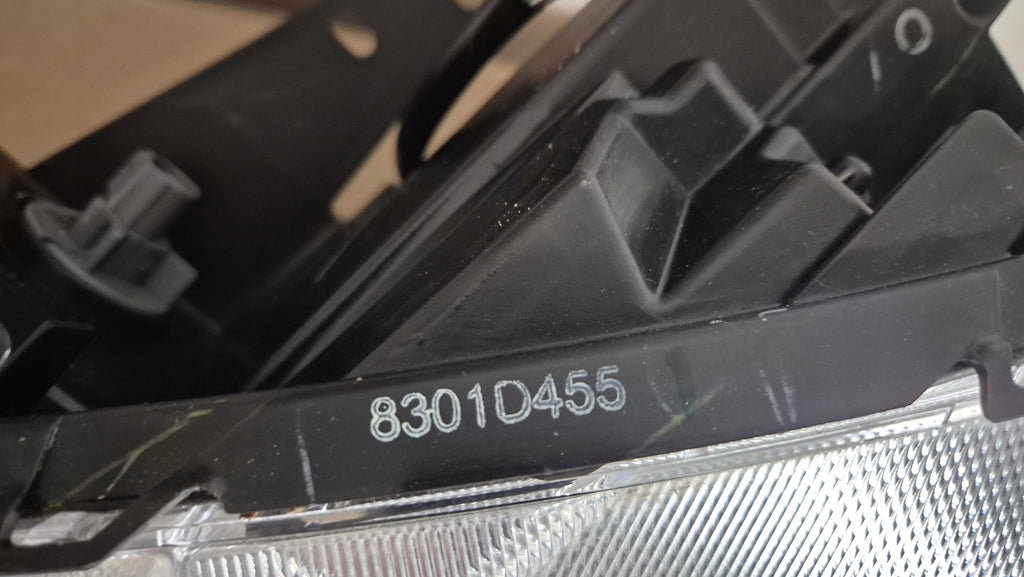 Frontscheinwerfer Mitsubishi Space Star 8301D455 LED Links Headlight