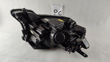 Load image into Gallery viewer, Frontscheinwerfer Kia Sorento IV 92101P2120 Xenon Links Scheinwerfer Headlight