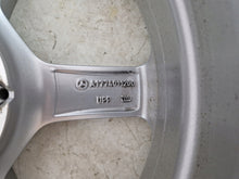 Laden Sie das Bild in den Galerie-Viewer, 1x Alufelge 17 Zoll 6.5" 5x112 44ET Glanz Silber A1774011200 Mercedes-Benz FEL6448870279nf