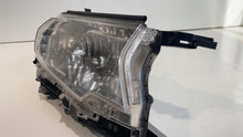 Laden Sie das Bild in den Galerie-Viewer, Frontscheinwerfer Toyota Land Cruiser 8113060M60 Rechts Scheinwerfer Headlight SCH1039829263rq