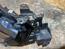 Laden Sie das Bild in den Galerie-Viewer, Frontscheinwerfer Mazda 6 Gj GRF5-51030 Rechts Scheinwerfer Headlight SCH7877785901xa