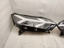 Laden Sie das Bild in den Galerie-Viewer, Frontscheinwerfer Dacia Sandero 260602561R Full LED Ein Satz Headlight SCH6588492370xf