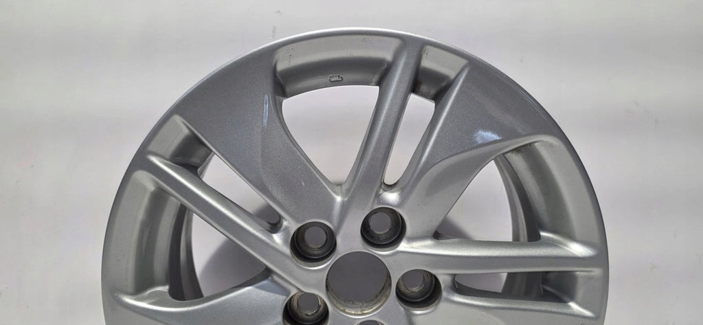 1x Alufelge 15 Zoll 6.0" 5x114.3 45ET Glanz Silber 42611K0030 Toyota Yaris FEL9027825182pw