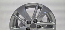 Load image into Gallery viewer, 1x Alufelge 15 Zoll 6.0" 5x114.3 45ET Glanz Silber 42611K0030 Toyota Yaris FEL9027825182pw