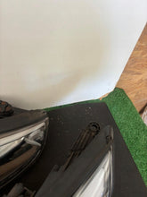 Laden Sie das Bild in den Galerie-Viewer, Frontscheinwerfer Hyundai Ix35 92102-2SXXX Xenon Ein Satz Scheinwerfer Headlight SCH2935050735pk