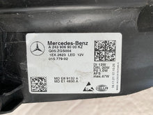 Laden Sie das Bild in den Galerie-Viewer, Frontscheinwerfer Mercedes-Benz Eqa A2439069000KZ LED Rechts oder Links