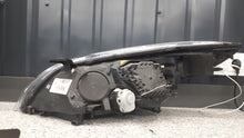 Laden Sie das Bild in den Galerie-Viewer, Frontscheinwerfer Renault Megane III 260102470R Rechts Scheinwerfer Headlight