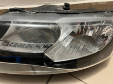 Laden Sie das Bild in den Galerie-Viewer, Frontscheinwerfer Skoda Rapid 5JB941015B Links Scheinwerfer Headlight SCH8213290038gl