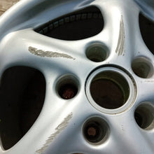 Laden Sie das Bild in den Galerie-Viewer, 1x Alufelge 17 Zoll 9.0" 5x130 55ET Glanz Silber 99636212800 Porsche Rim Wheel FEL5319043610qt