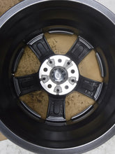Laden Sie das Bild in den Galerie-Viewer, 1x Alufelge 17 Zoll 7.0" 5x112 41ET Glanz Graphit 6898044 BMW Mini Rim Wheel FEL1353965170pg