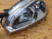 Laden Sie das Bild in den Galerie-Viewer, Frontscheinwerfer Peugeot 208 I 9810805780 Links Scheinwerfer Headlight SCH8122040310cq