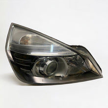 Laden Sie das Bild in den Galerie-Viewer, Frontscheinwerfer Renault Espace IV 8200394710 Xenon Rechts oder Links