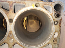 Laden Sie das Bild in den Galerie-Viewer, Motorblock Mercedes-Benz Sl R107 117967 5.5 Benzin Unkomplett